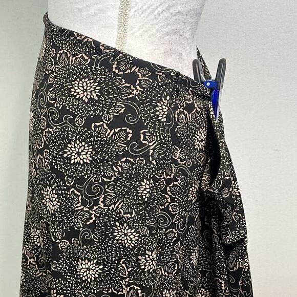 Context Woman Skirt Plus size 2X Black Brown Floral Slinky Knee A Line Modest - Picture 6 of 8